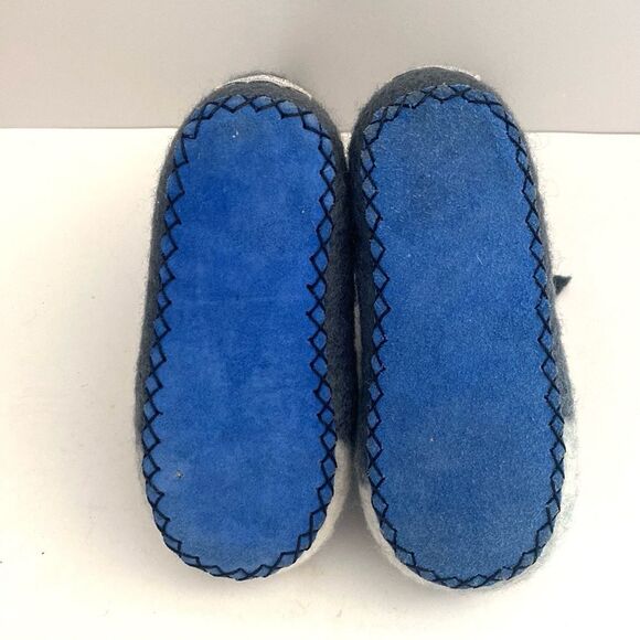 See Heart Felt Wool Felt Donkey Slippers Tails as pull-up Wool Felt Hand Crafted - Picture 4 of 10